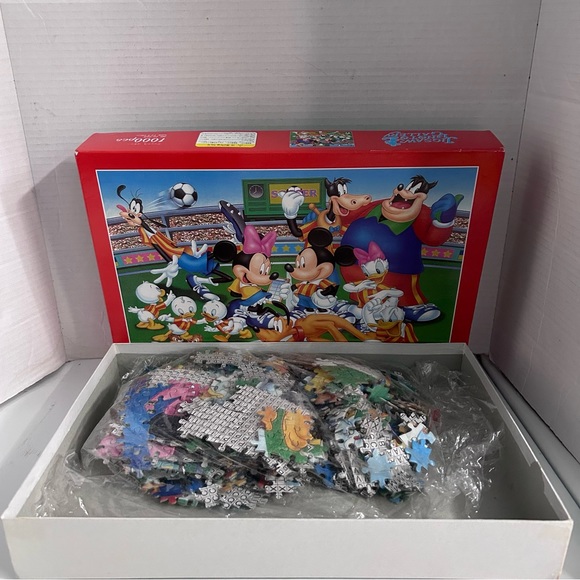 1000 pcs Disney Mickey & gang Let’s play soccer jigsaw puzzle - Picture 2 of 6